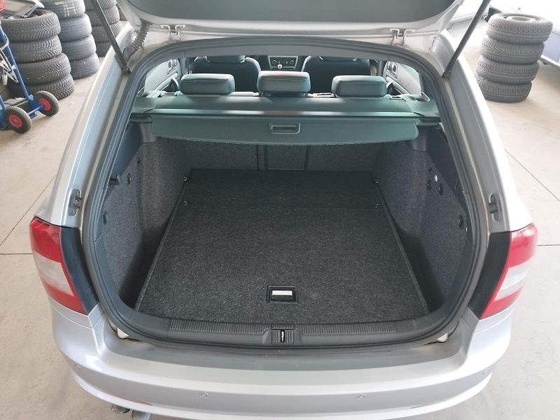 Škoda Octavia (2009) RS 2,0TDi 125 LED ALU SERVISKA - fotka 14 z 38