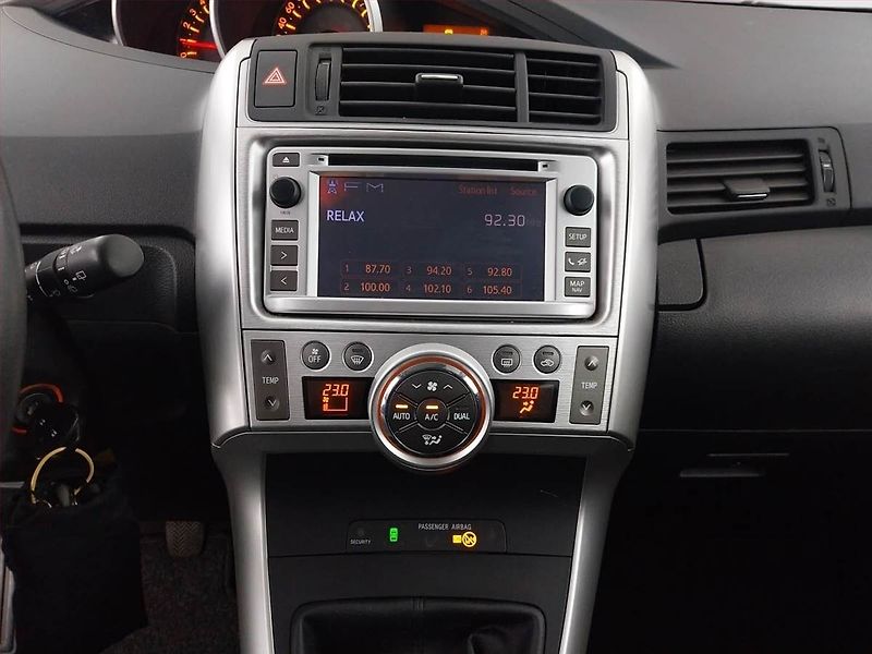 Toyota Verso (2012) 1.8 Valvematic, Navi, Tempomat - fotka 12 z 19