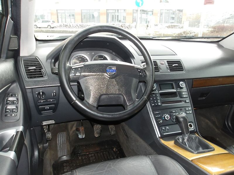 Volvo XC90 2,4D 2xPNEU ! - fotka 18 z 35