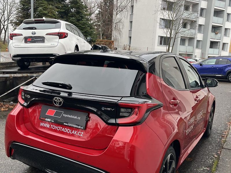 Toyota Yaris 1.5 HEV 130, Executive - fotka 6 z 15