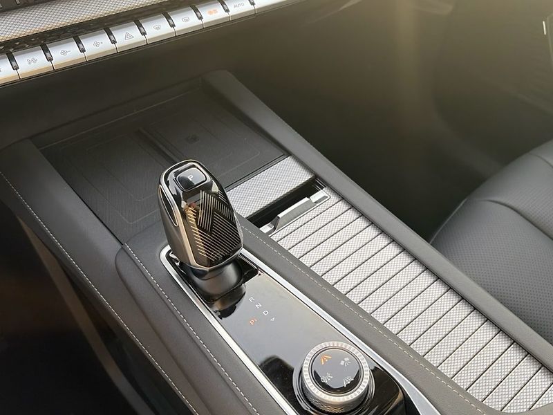 MG MGS9 (2026) PHEV Premium*7míst - fotka 17 z 28