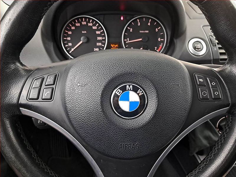 BMW Řada 1 (2008) 118i, Tempomat - fotka 15 z 15