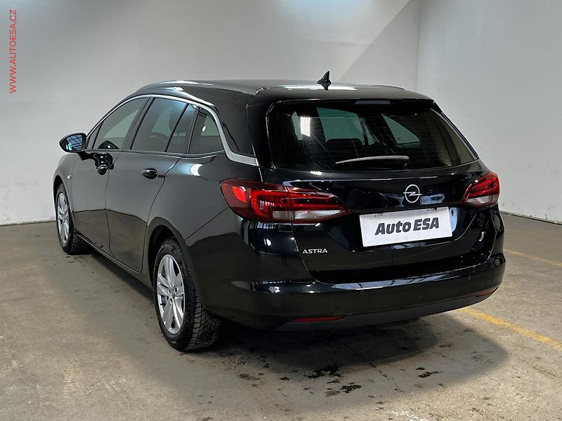 Opel Astra (2020) 1.5 CDTi, Elegance, LED, navi - fotka 6 z 17