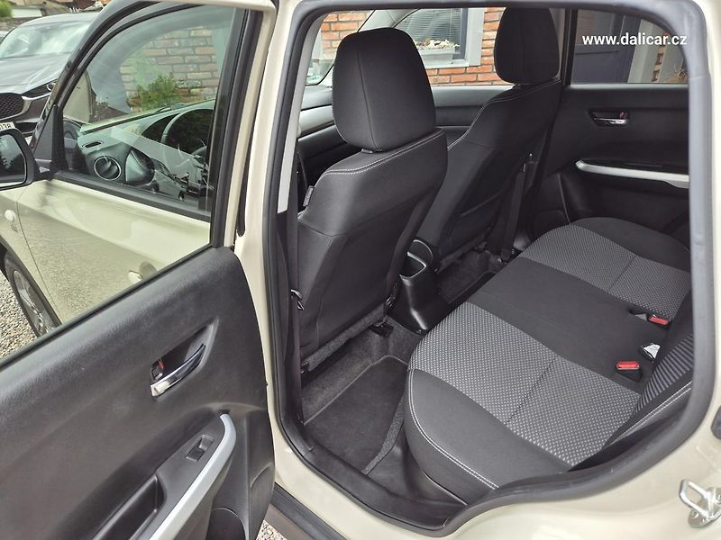 Suzuki Vitara (2017) 1.6VVT 88KW COMFORT NAVI - fotka 38 z 52