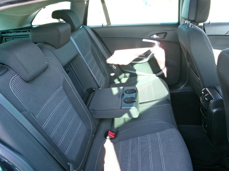 Opel Insignia (2010) 2.0 CDTi - ZADÁNO - fotka 14 z 31