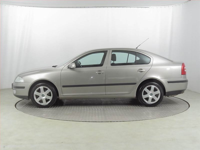 Škoda Octavia (2007) 1.6 - fotka 3 z 17