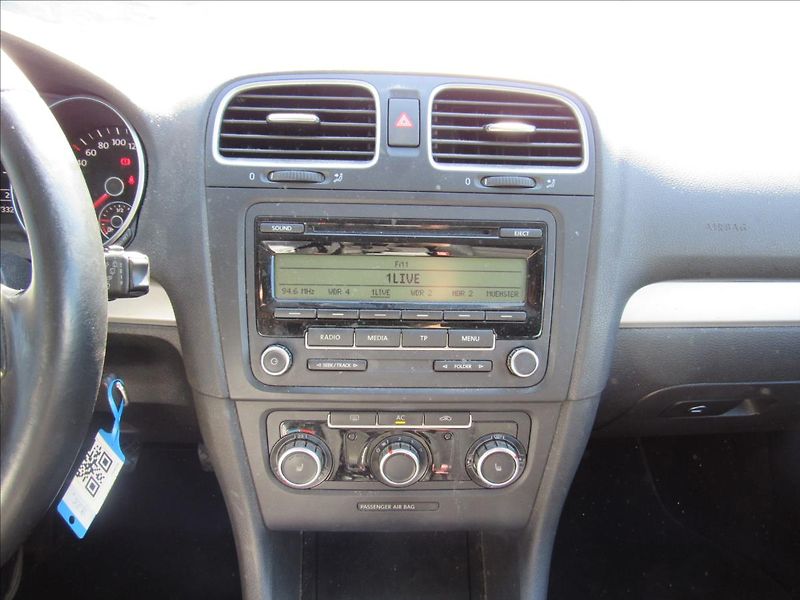 Volkswagen Golf 1,4 TSi 90kW Team - fotka 15 z 24