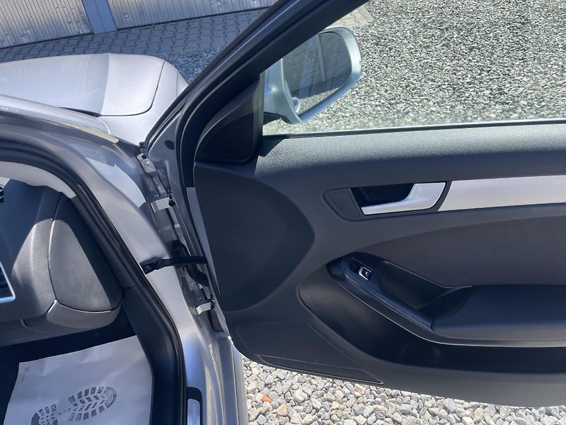 Audi A4 Avant 2.0TDi 120PS S-LINE AVANT TOP! - fotka 134 z 179