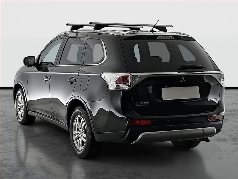 Mitsubishi Outlander (2014) Intense 2.2 DI-D, 4X4 - fotka 4 z 14