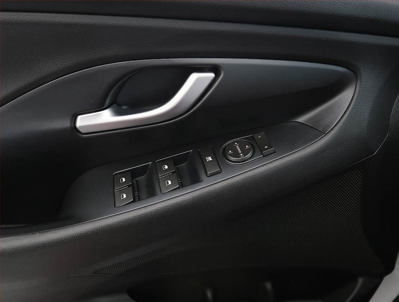 Hyundai i30 (2018) 1.4 T-GDI, Serv.kniha - fotka 17 z 18