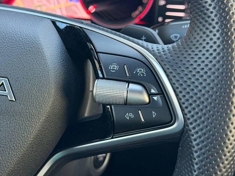 Škoda Kamiq Monte Carlo 1,5 TSI 110 kW 7° - fotka 28 z 39