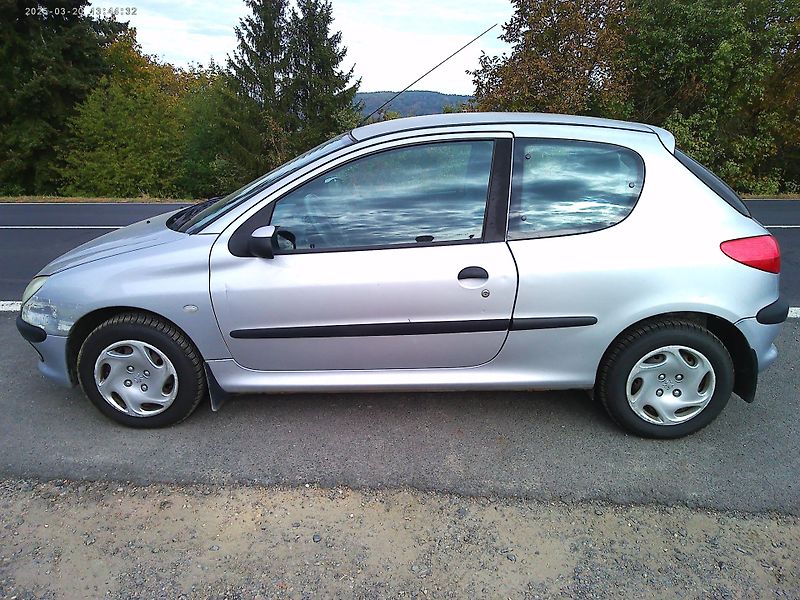 Peugeot 206 2.0 HDi - fotka 2 z 19