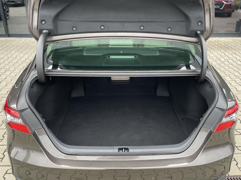 Toyota Camry EXECUTIVE VIP 2.5 Hyb. 160 kW - fotka 6 z 33