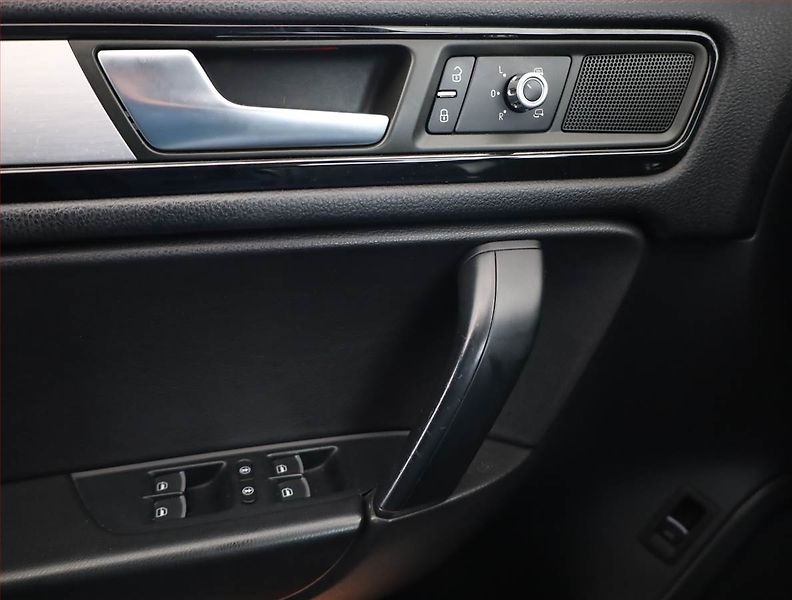Volkswagen Touareg (2012) 3.0 TDI, 4X4, Automat, Kůže - fotka 15 z 16