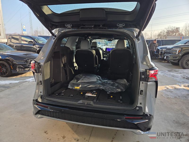 Toyota Sienna (2025) TOYOTA SIENNA XSE HYBRID 7 pas - fotka 12 z 12