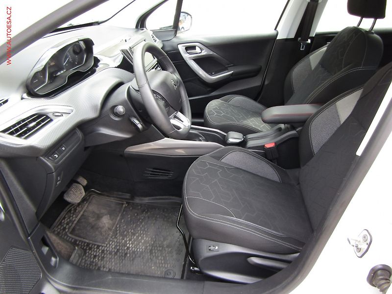 Peugeot 2008 (2019) 1.2 PT, ČR, AT - fotka 9 z 20