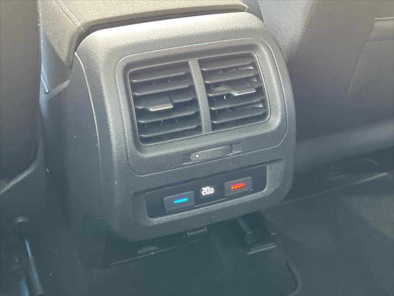 Volkswagen Touran 2,0 TDi 110kW 7DSG HIGHLINE  R - fotka 21 z 25