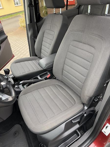 Ford Tourneo Connect (2019) 1,5-PANORAM-TAŽNÉ-VYHŘ.SEDAČKY - fotka 33 z 53