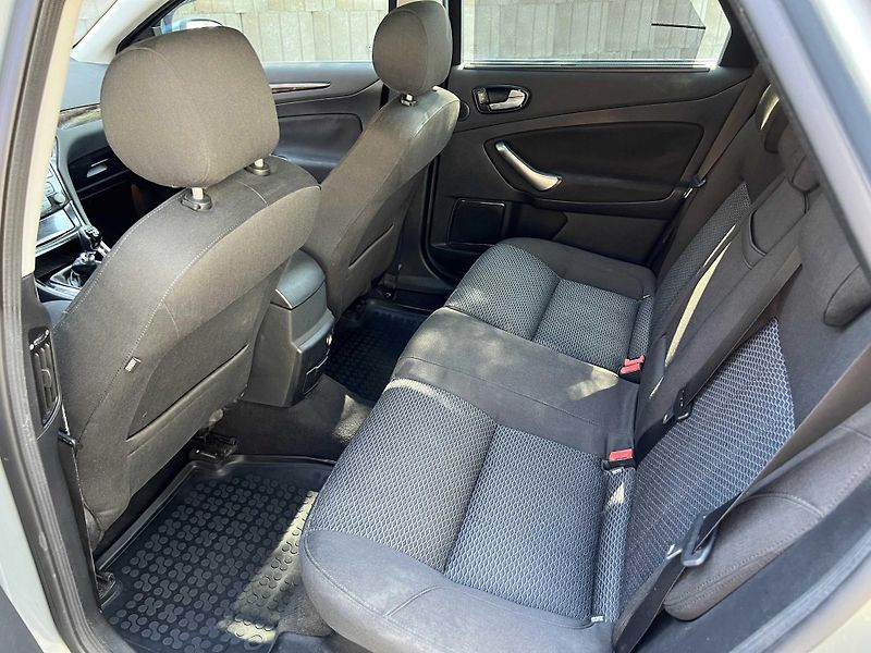 Ford Mondeo 2.0 TDCi 96 kW PRAV. SERVIS - fotka 10 z 16