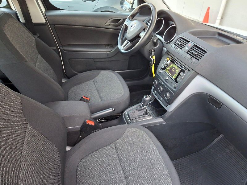 Škoda Yeti (2014) Active Plus DSG 1,2TSi 77kW - fotka 18 z 29