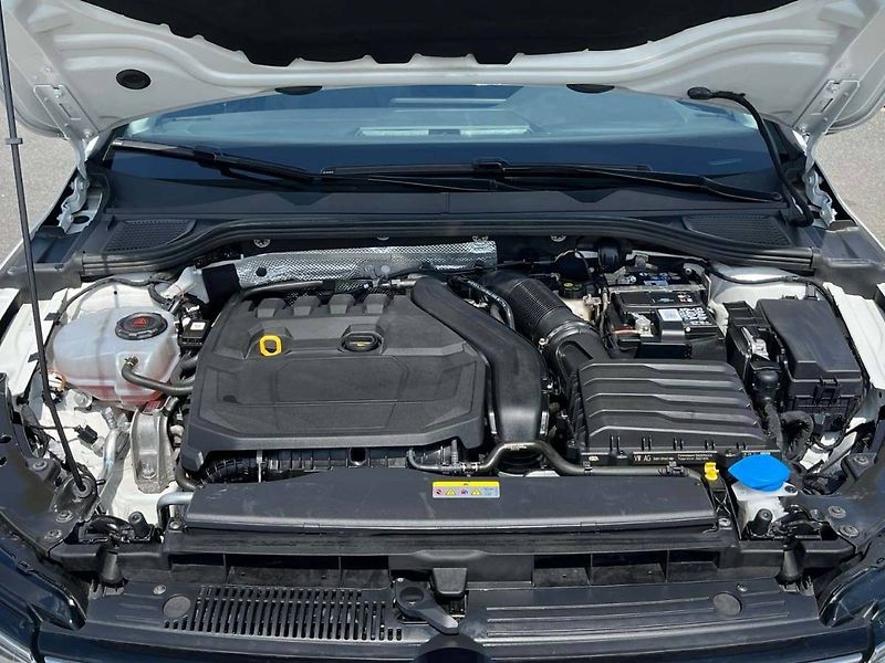 Volkswagen Golf (2021) 1.5 TSI Style - fotka 17 z 20