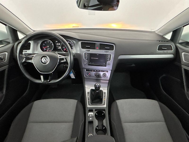 Volkswagen Golf Trendline - fotka 5 z 27