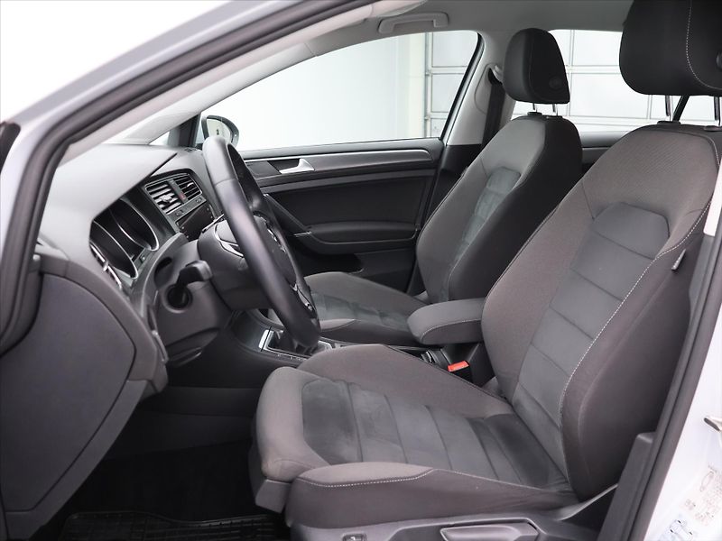 Volkswagen Golf 1.0 TSI 81kW Comfortline LED C - fotka 11 z 27