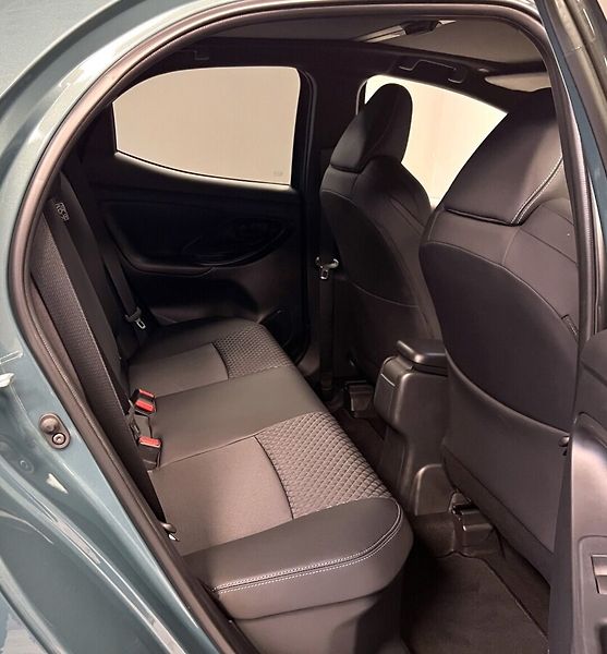 Toyota Yaris 1.5 Hybrid AT EXECUTIVE VIP SK - fotka 14 z 18