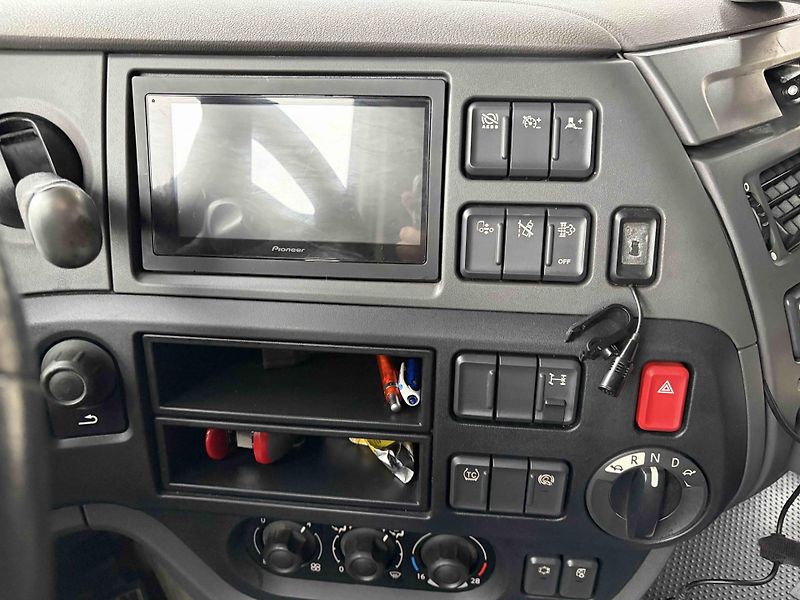 DAF XF (2017) 106.460 hydraulika - fotka 12 z 14