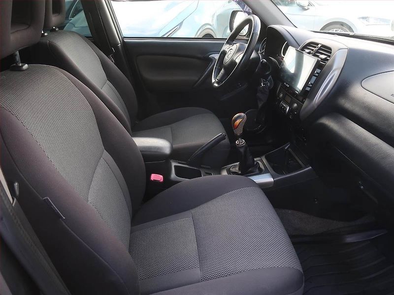 Toyota RAV4 (2004) 2.0 D-4D , 4X4, Tempomat - fotka 9 z 13