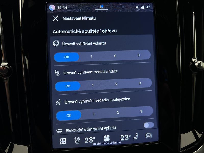 Volvo V60 T6 AWD DARK PLUS RECHARGE AUT - fotka 32 z 48