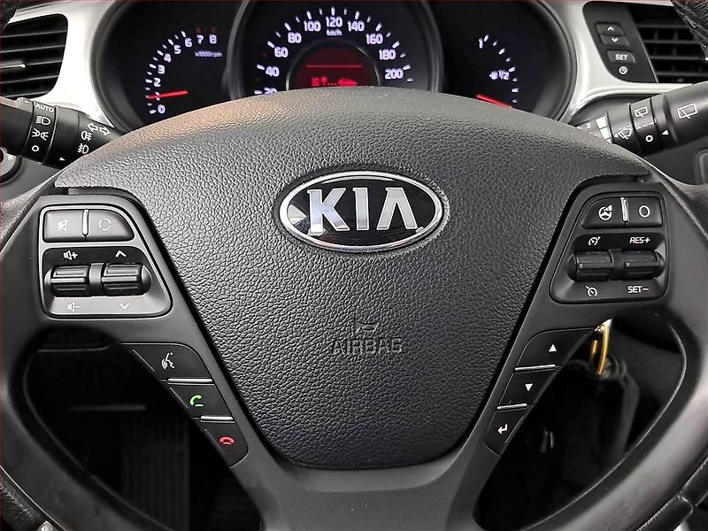 Kia Ceed (2017) 1.6 GDI, Serv.kniha, Tempomat - fotka 15 z 16