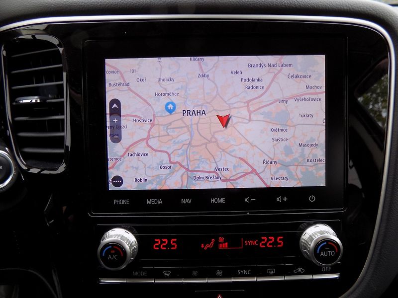 Mitsubishi Outlander (2021) 2.4 PHEV/4WD/1.Maj./LED/ - fotka 35 z 42