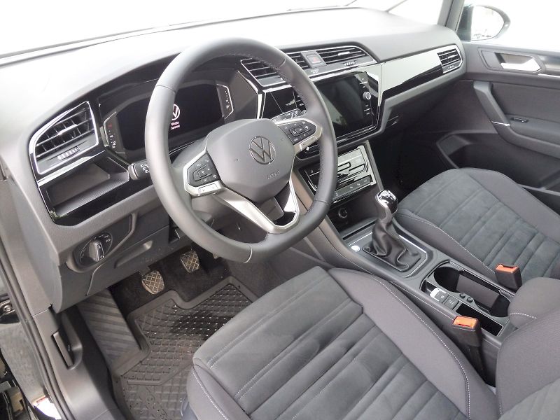 Volkswagen Touran (2026) People 1,5 TSI 110kW - fotka 6 z 27