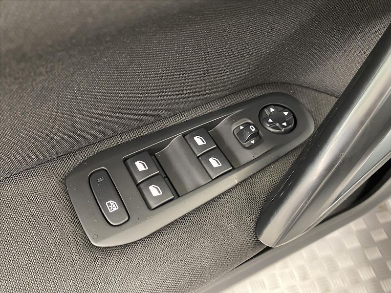 Peugeot 308 1,2 PureTech 60kW Active - fotka 12 z 28