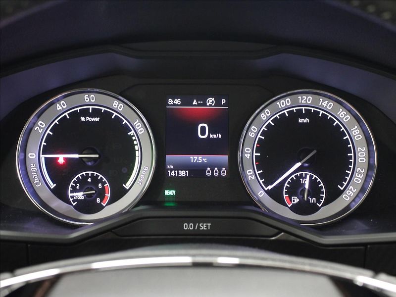 Škoda Superb 1,4 TSI iV DSG Sportline - fotka 22 z 39