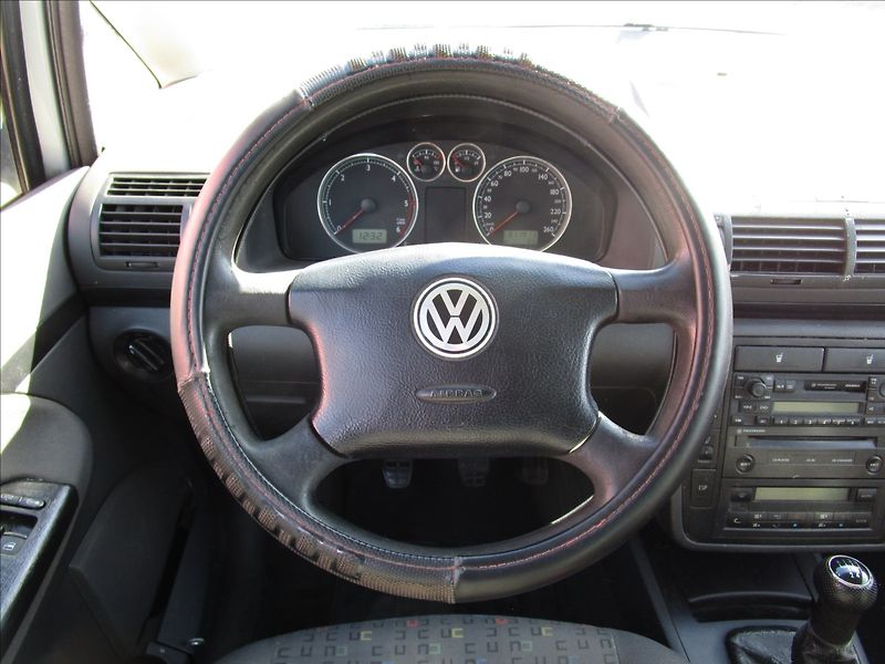 Volkswagen Sharan 1.9TDi aut. klima, 7 míst - fotka 8 z 43