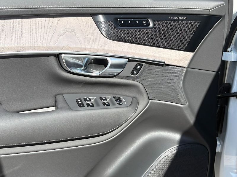 Volvo XC90 Plus Bright B5 184kW - fotka 24 z 25