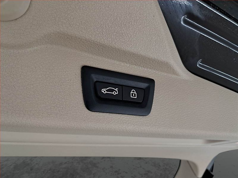 BMW X5 (2013) xDrive30d - fotka 15 z 19