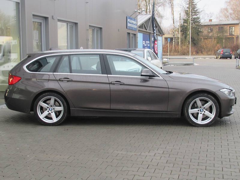 BMW Řada 3 (2013) 330d 190KW xDrive! - fotka 4 z 26