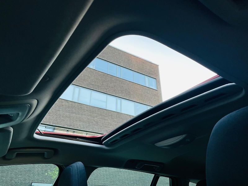 Volvo V60 2.0D4 5VÁLEC SERVISKA TAŽNÉ - fotka 45 z 48