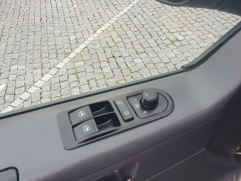 Volkswagen Multivan (2011) 2L 103kw, SPLÁTKY  - fotka 19 z 29