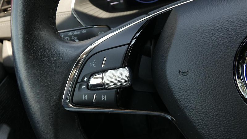 Škoda Octavia Combi 2,0 TDI Ambition - fotka 11 z 23