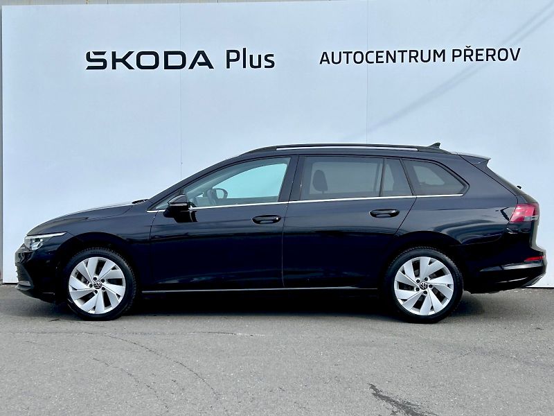 Volkswagen Golf (2023) 1.5 TSI 110kW Style - fotka 3 z 35