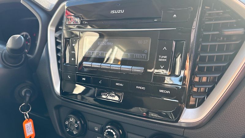 Isuzu D-Max (2025)  Double Cab AT 4x4 1.9 120kW - fotka 18 z 29