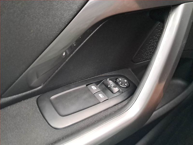 Peugeot 2008 (2019) 1.2 PureTech, ČR,1.maj - fotka 16 z 16