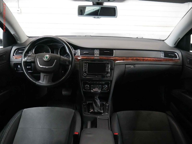 Škoda Superb (2008) 3.6 FSI 4x4, ČR, DSG, výhřev - fotka 8 z 24