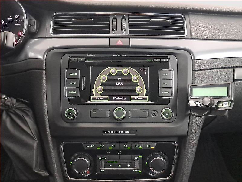 Škoda Superb (2010) Elegance 2.0 TDI, Navi - fotka 12 z 19