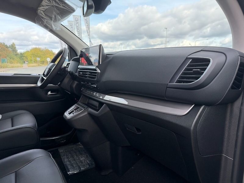 Toyota ProAce Verso L2 2.0D 8AT Family Executive W - fotka 7 z 10