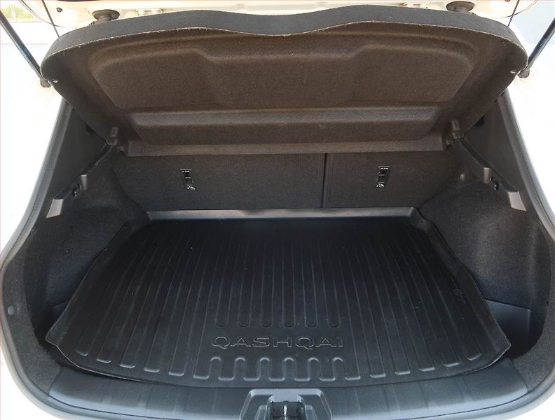 Nissan Qashqai (2018) 1.5 dCi, Serv.kniha, Navi - fotka 14 z 20